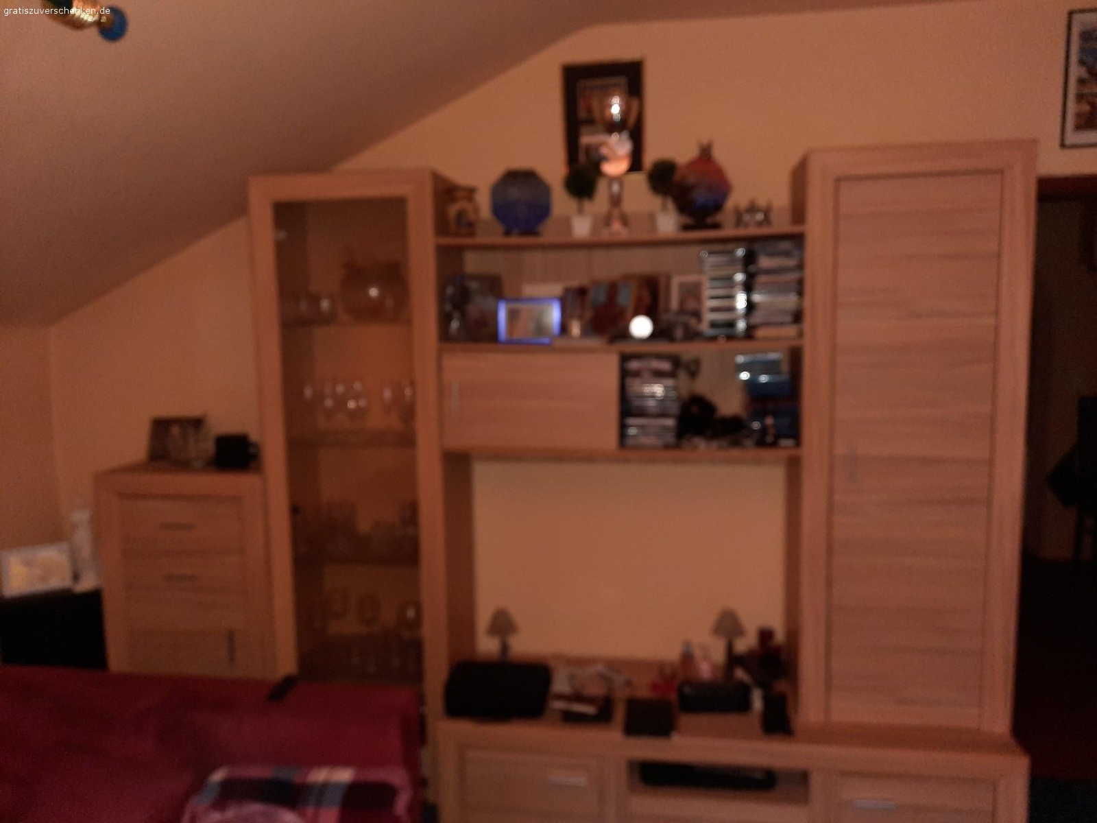 Wohnzimmer Schrank. Wohnzimmer Schrank zu verschenken selbst Abholen und abbauen