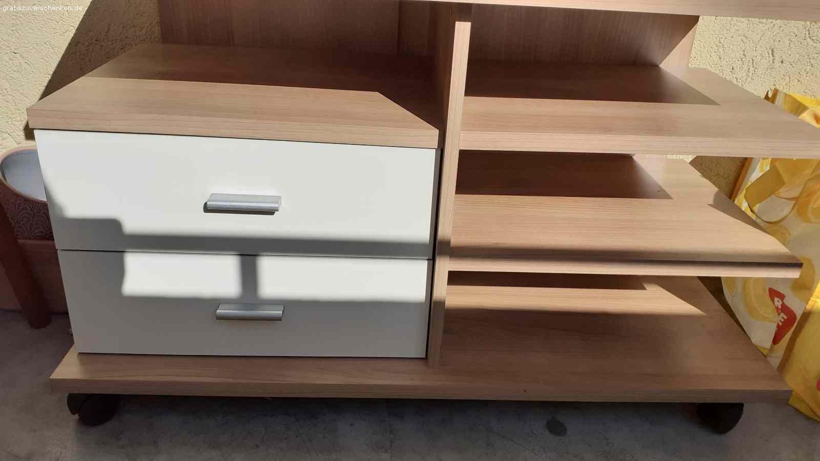 Zu Verschenken. Zu Verschenken 
Fernsehewagen 
Länge 96
Breite 45 
Höhe 60