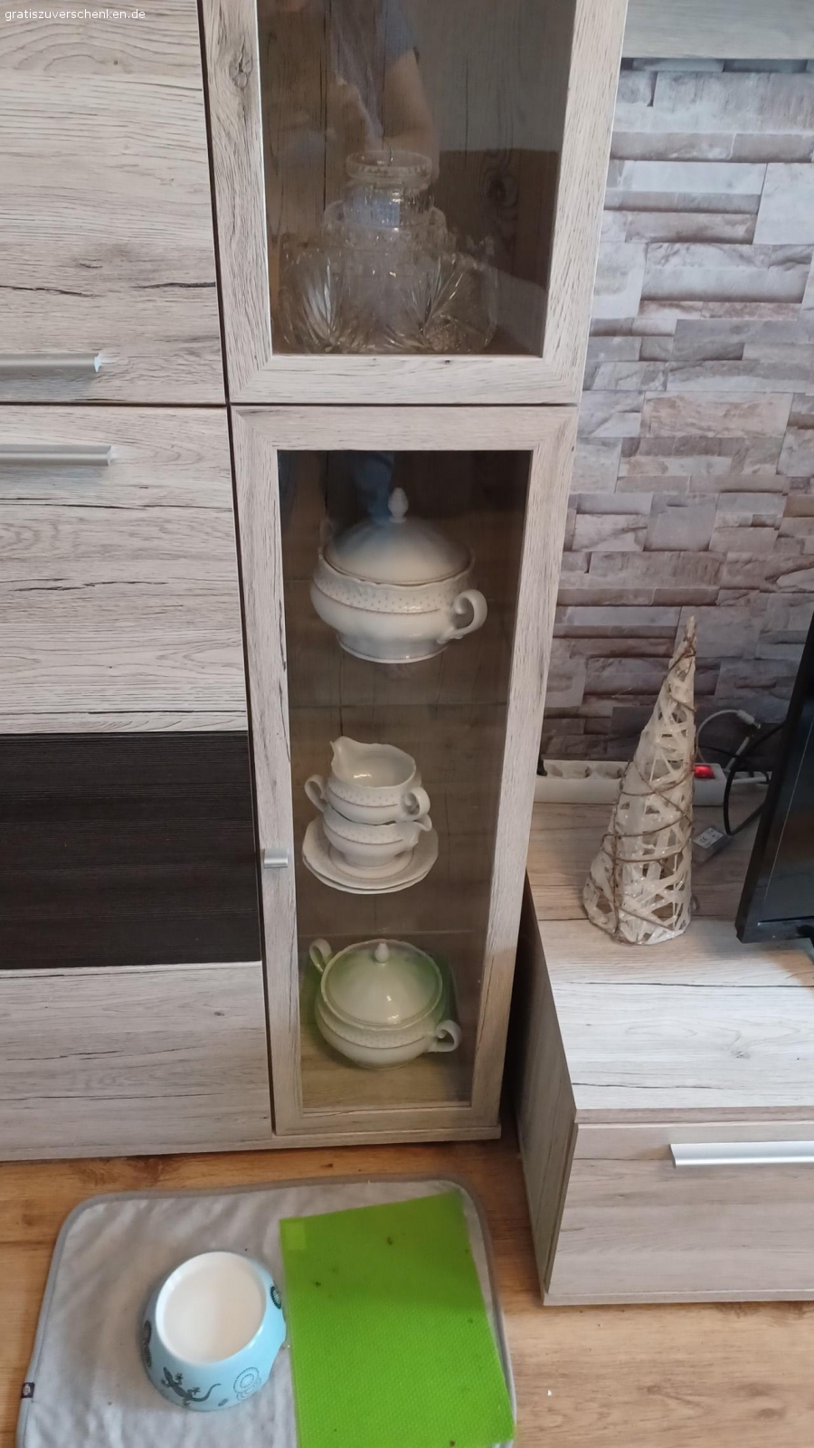 zu verschenken. porzelan und kristall nie gebraucht