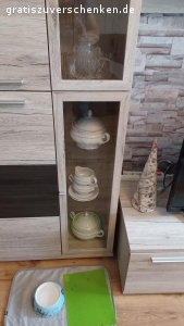 zu verschenken. porzelan und kristall nie gebraucht