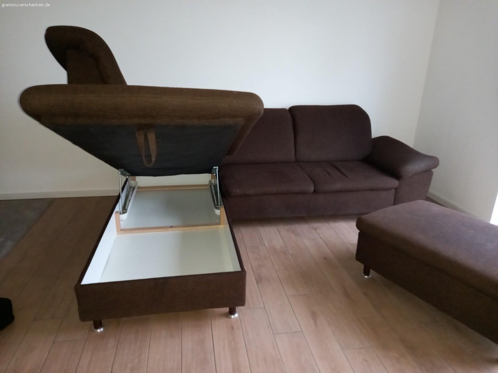 zu Verschenken. Couch mit Bettkasten und Schlaffunktion, Sideboard