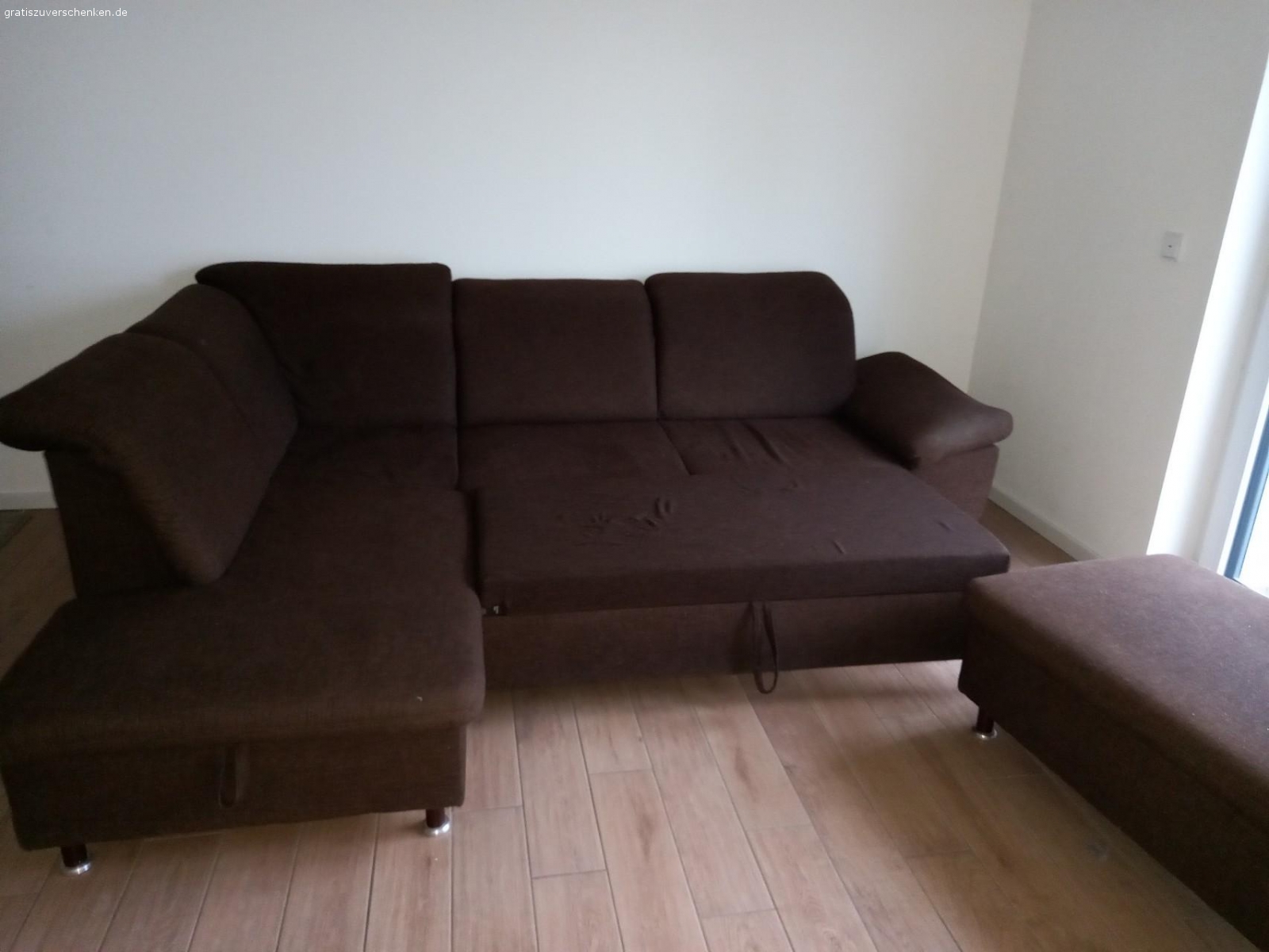 zu Verschenken. Couch mit Bettkasten und Schlaffunktion, Sideboard