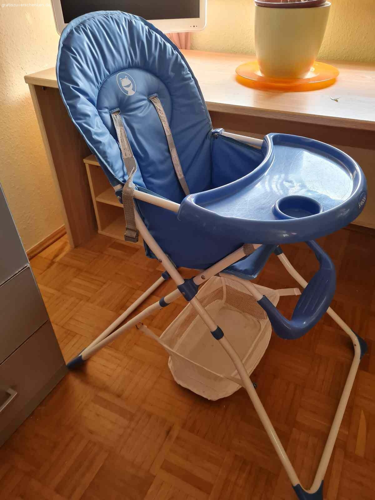 zu verschenken. Hochstuhl und Kinderreisebett