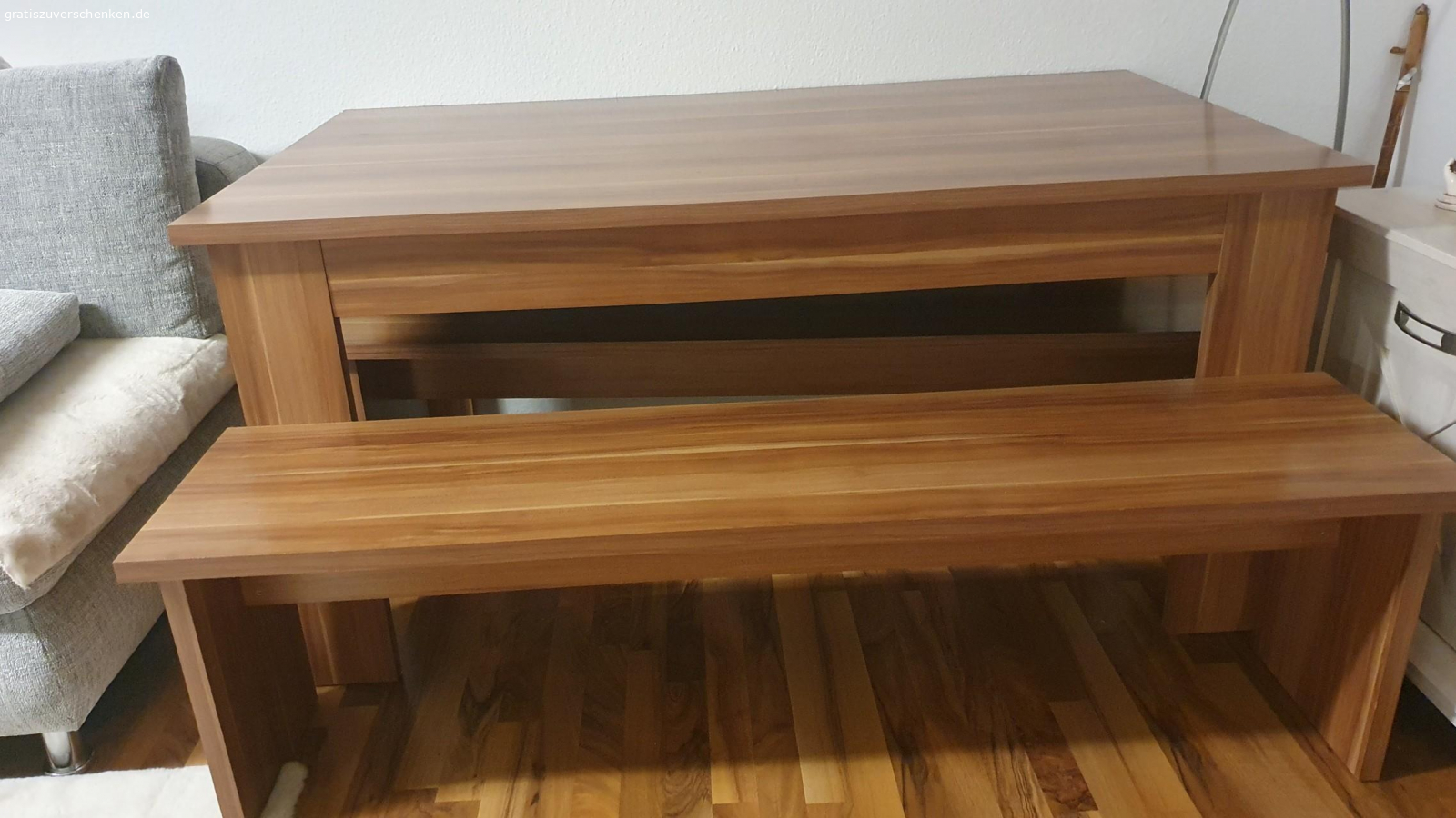 zu verschicken. esstisch mit bank