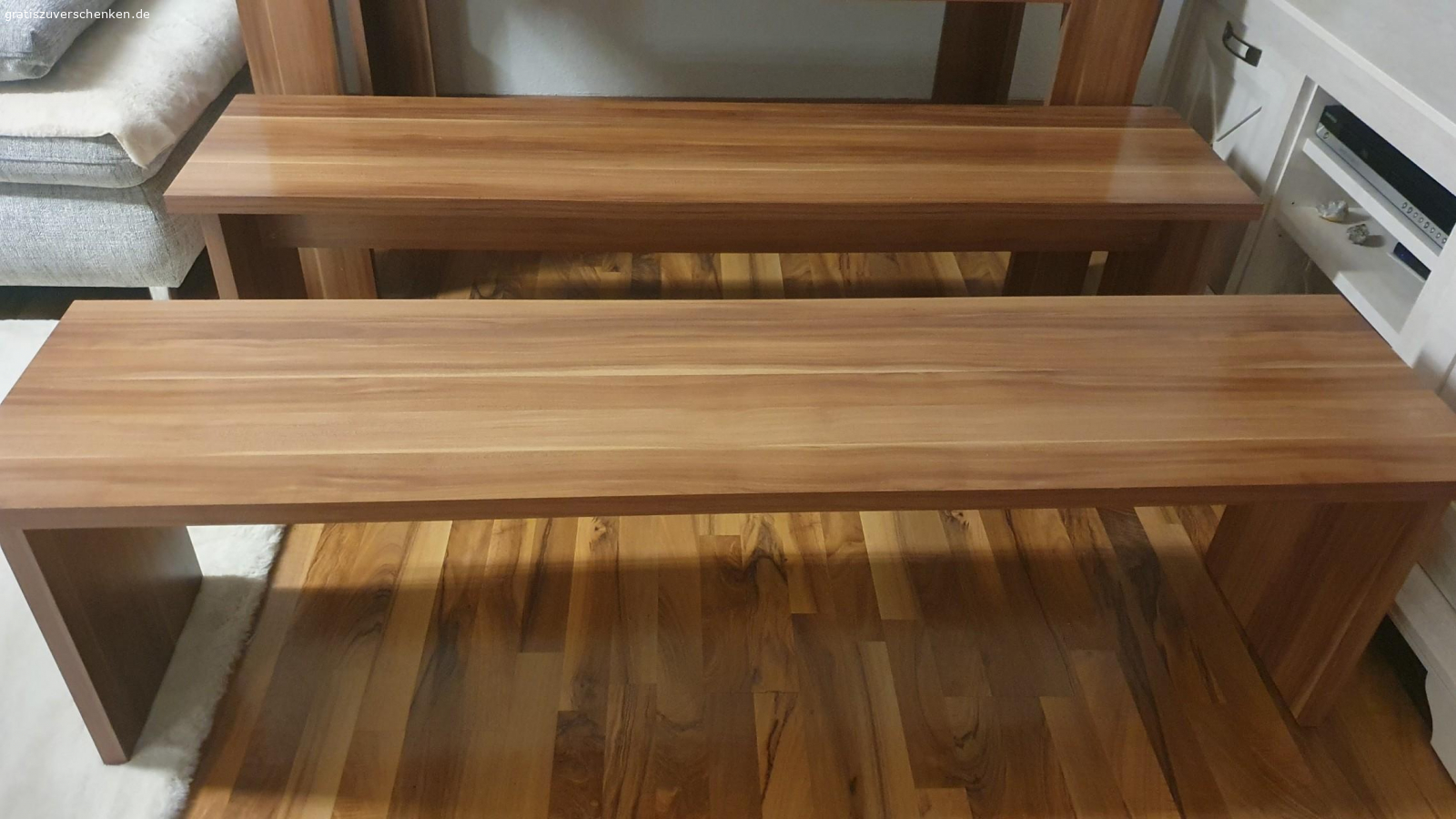 zu verschicken. esstisch mit bank